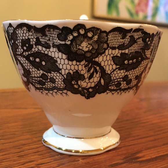 Royal Albert, Senorita, teacup & saucer - Picture 8 of 9